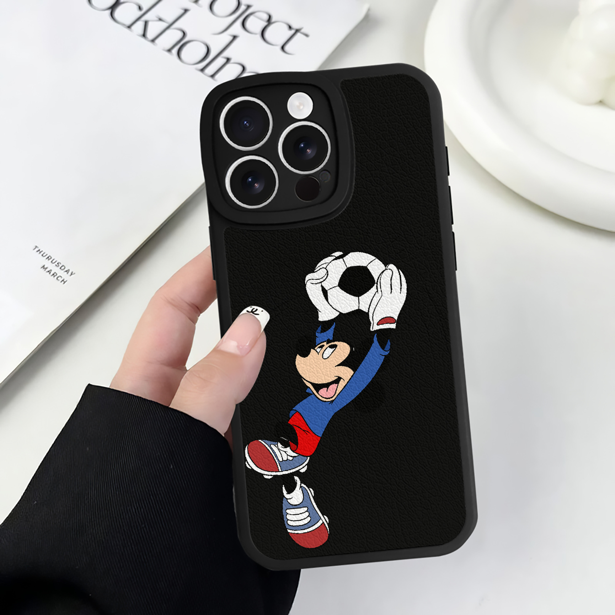 （画像用） ミッキーマウス Mickey Mouse 【iPhone 16シリーズ対応】シリコンスマホケース（レザー調） 材質：シリコン